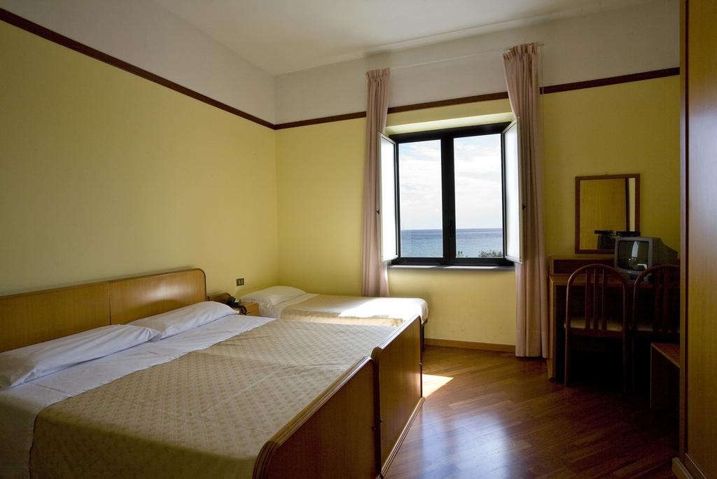 Hotel Vittoria Sapri Δωμάτιο φωτογραφία